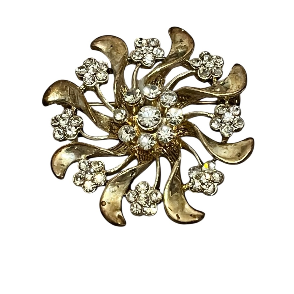 Vintage floral pinwheel rhinestone cluster brooch set in goldtone